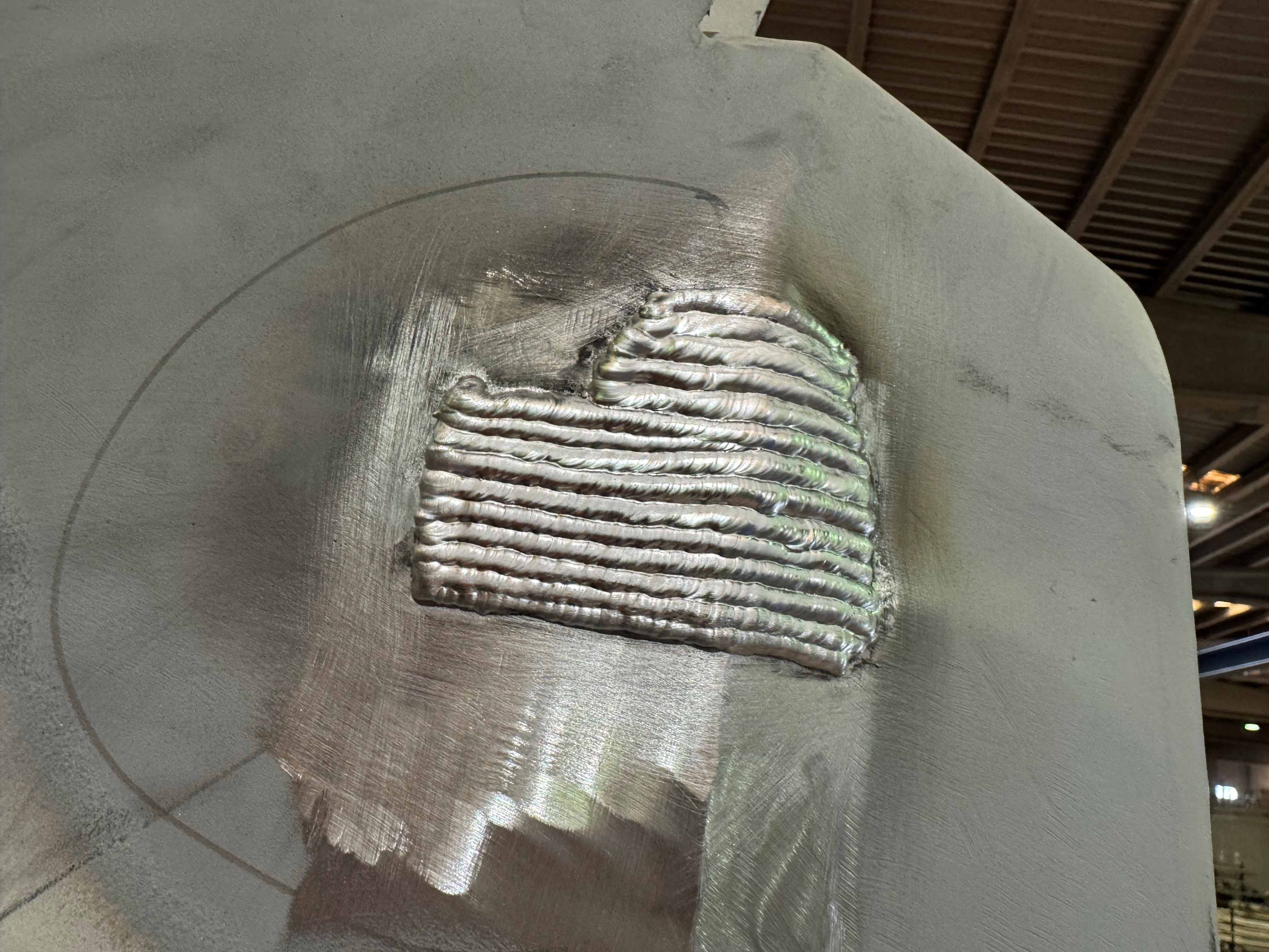 Repair process of an aluminum sheet with a high degree of wear and corrosion, on a non-replaceable part, using weld build-up and verification through dye penetrant testing.